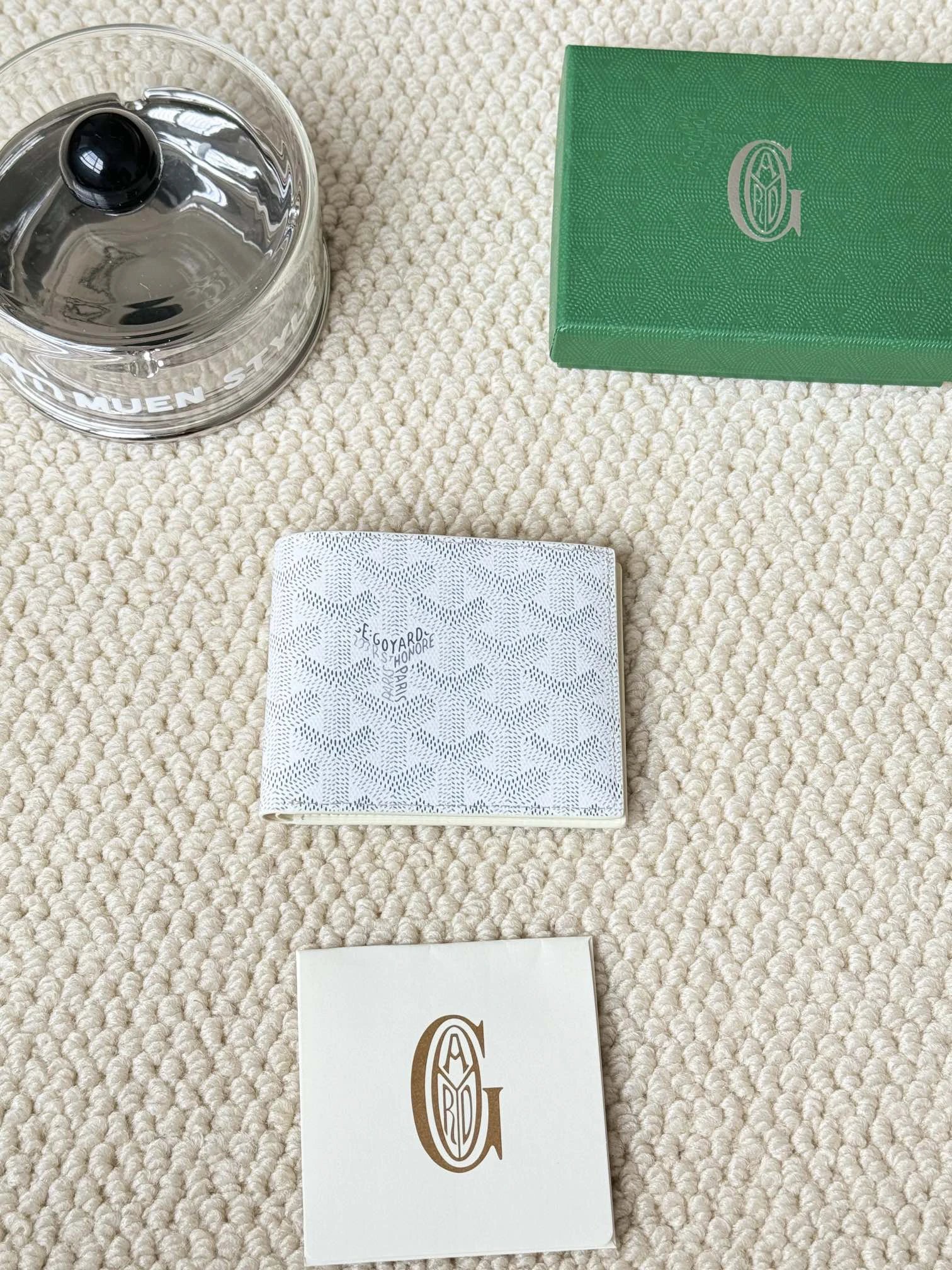 Goyard Classic Y-Stitch Wallet in White-Grey—Short Style