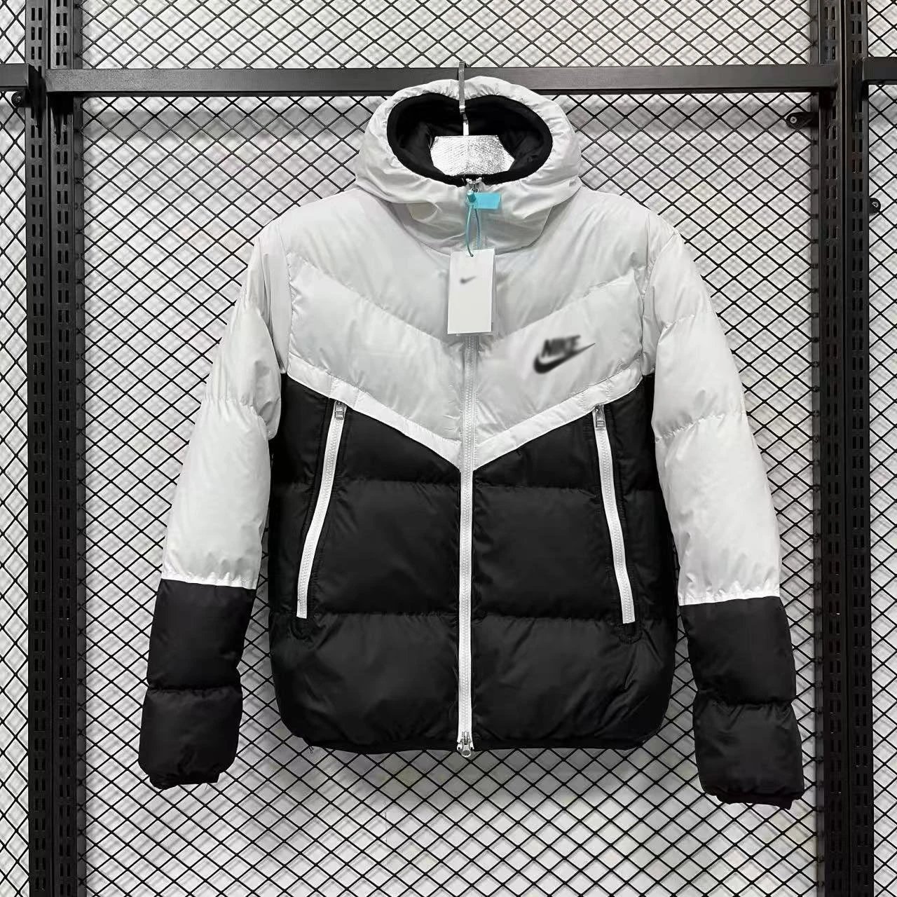 Nike Sports-Style Down Jacket Black/White