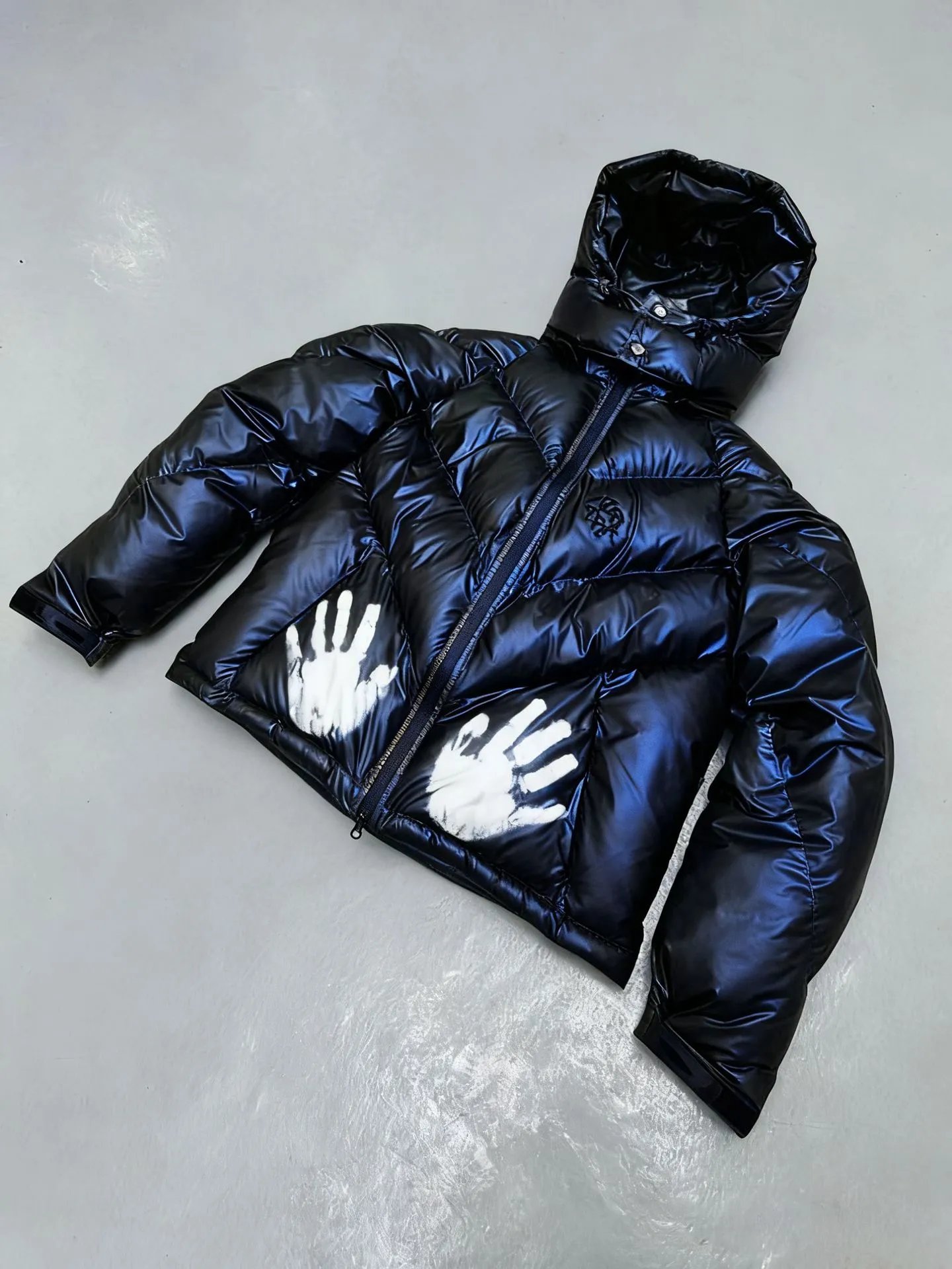 Mertra Handprint Street Style Black