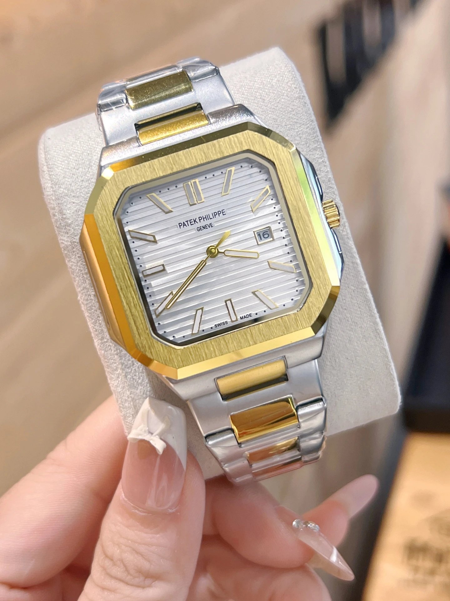 Patek Philippe Square Classic Gold-White