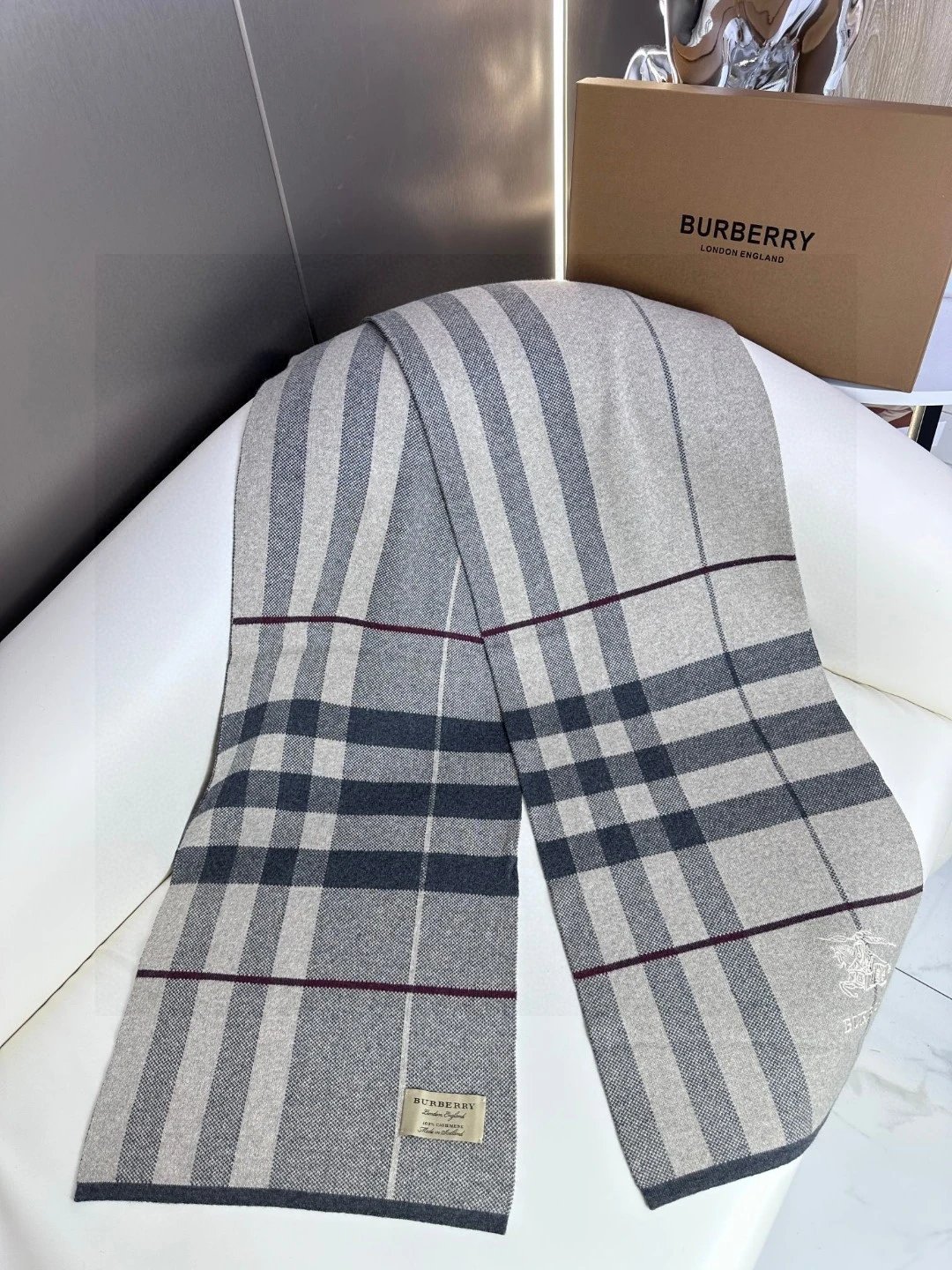 Burberry Classic Check Scarf in Gray