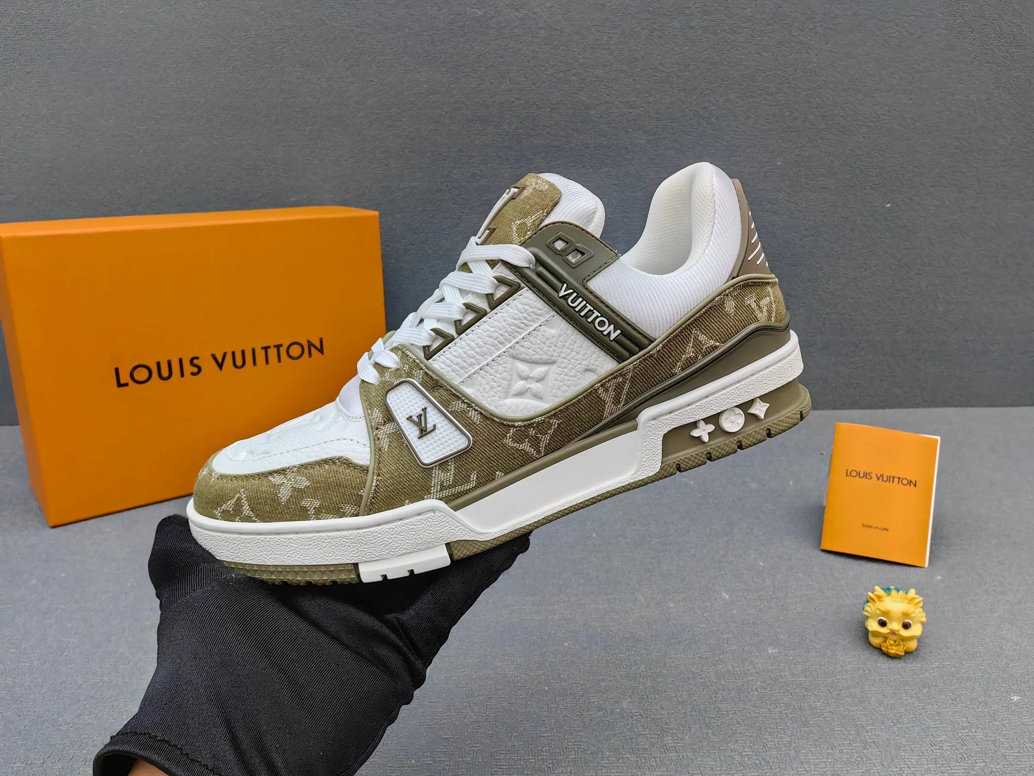 Louis Vuitton Trainer Black & White Casual Sneakers