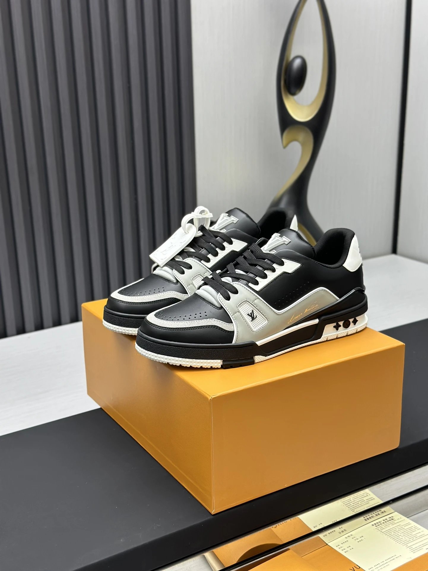 Louis Vuitton Trainer Blue & White Casual Sneakers