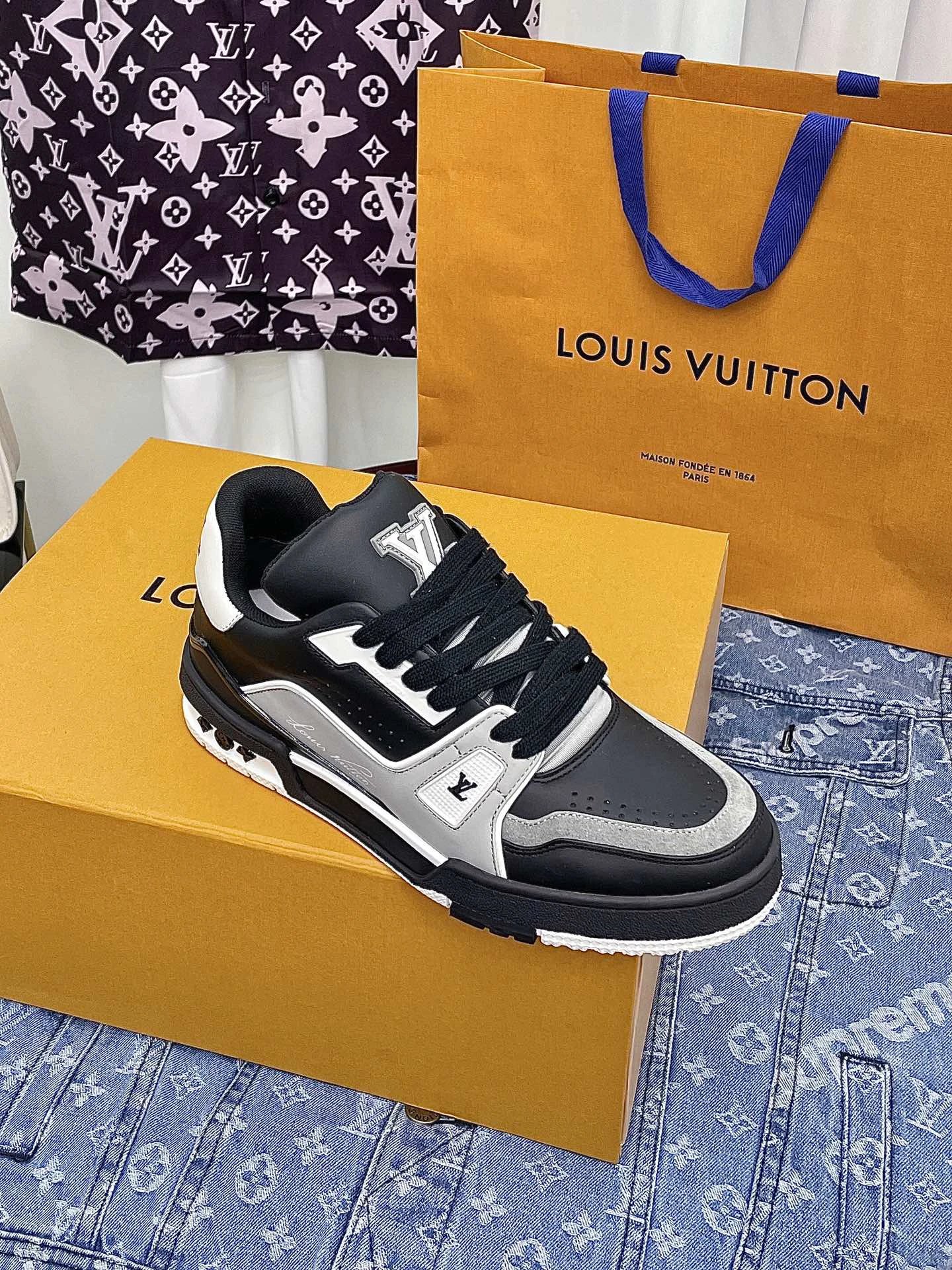 Louis Vuitton Trainer Trendy Red Sneakers