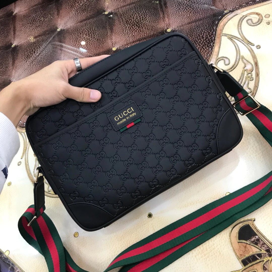 GUCCI Classic Black Crossbody Bag