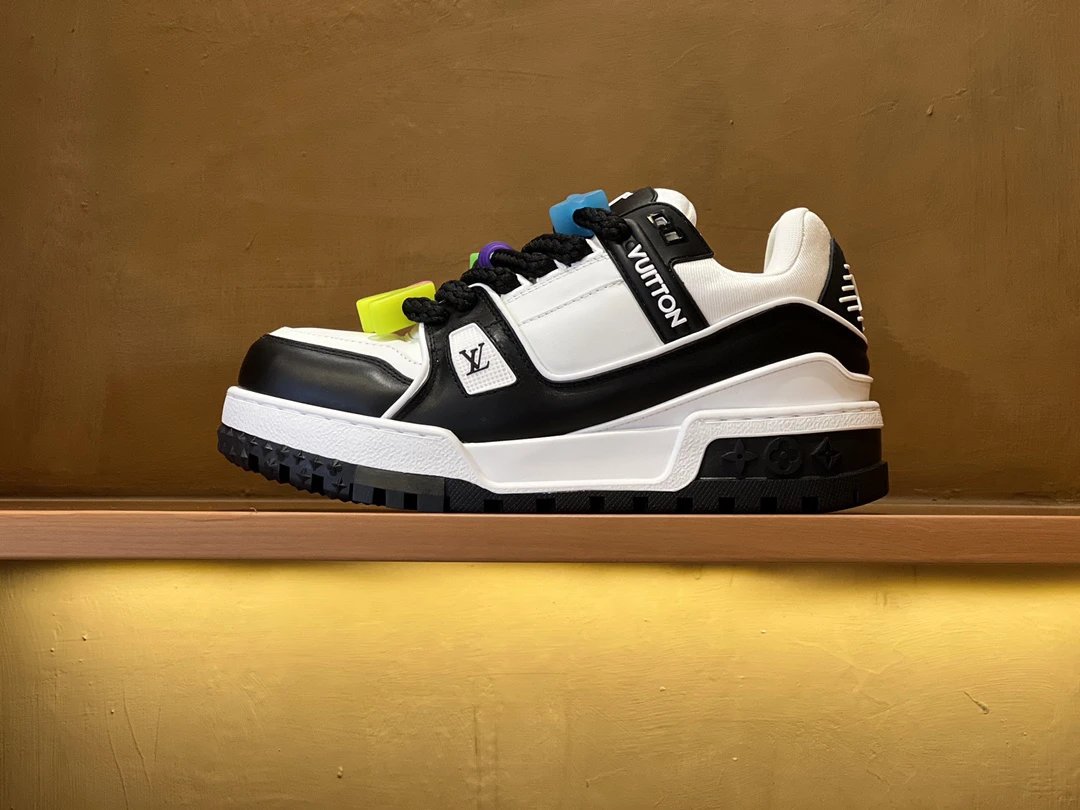 Louis Vuitton Trainer Khaki Sneakers